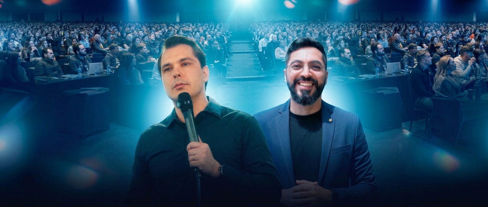 Palestrantes e auditório lotado